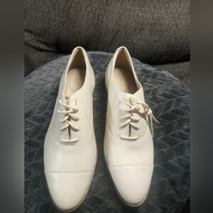 Colehaan Elegant Cream Women's Lace-Up Loafers